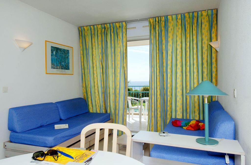 Residence Odalys Les Pins Bleus Juan-les-Pins Rum bild