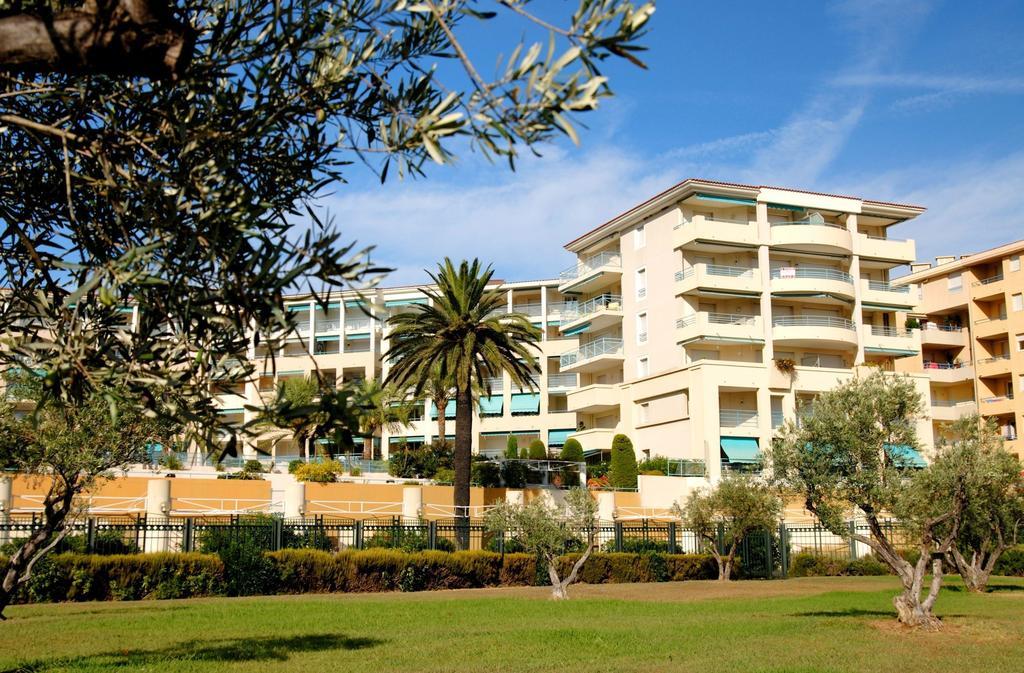 Residence Odalys Les Pins Bleus Juan-les-Pins Exteriör bild